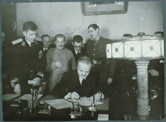 Visit of Charles de Gaulle, 1944. Signing of Frenc-Soviet Agreement